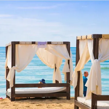 Vista Del Mar 2 A11 One Bedroom * サニービーチ
